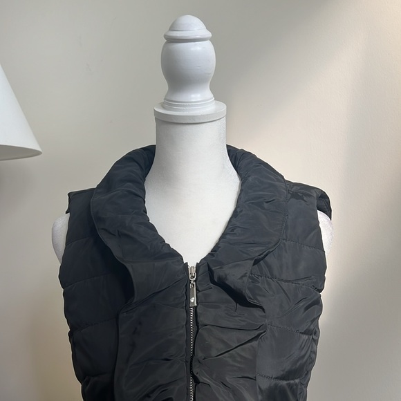 Women’s White House Black Market black puffer vest size XXS - Picture 2 of 9